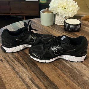 Nike Pegasus 28- tennis shoe